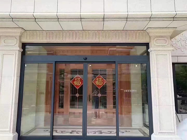 玻璃地弹门安装.jpg
